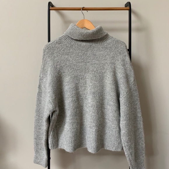 H&M Knit Turtle Neck Sweater - Picture 1 of 3
